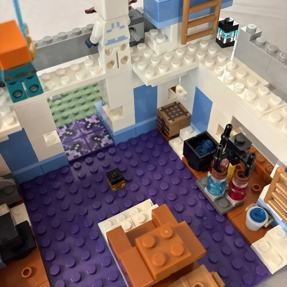 LEGO Minecraft The Ice Castle Set 21186, 499 Pieces, Complete w/ Minifigures